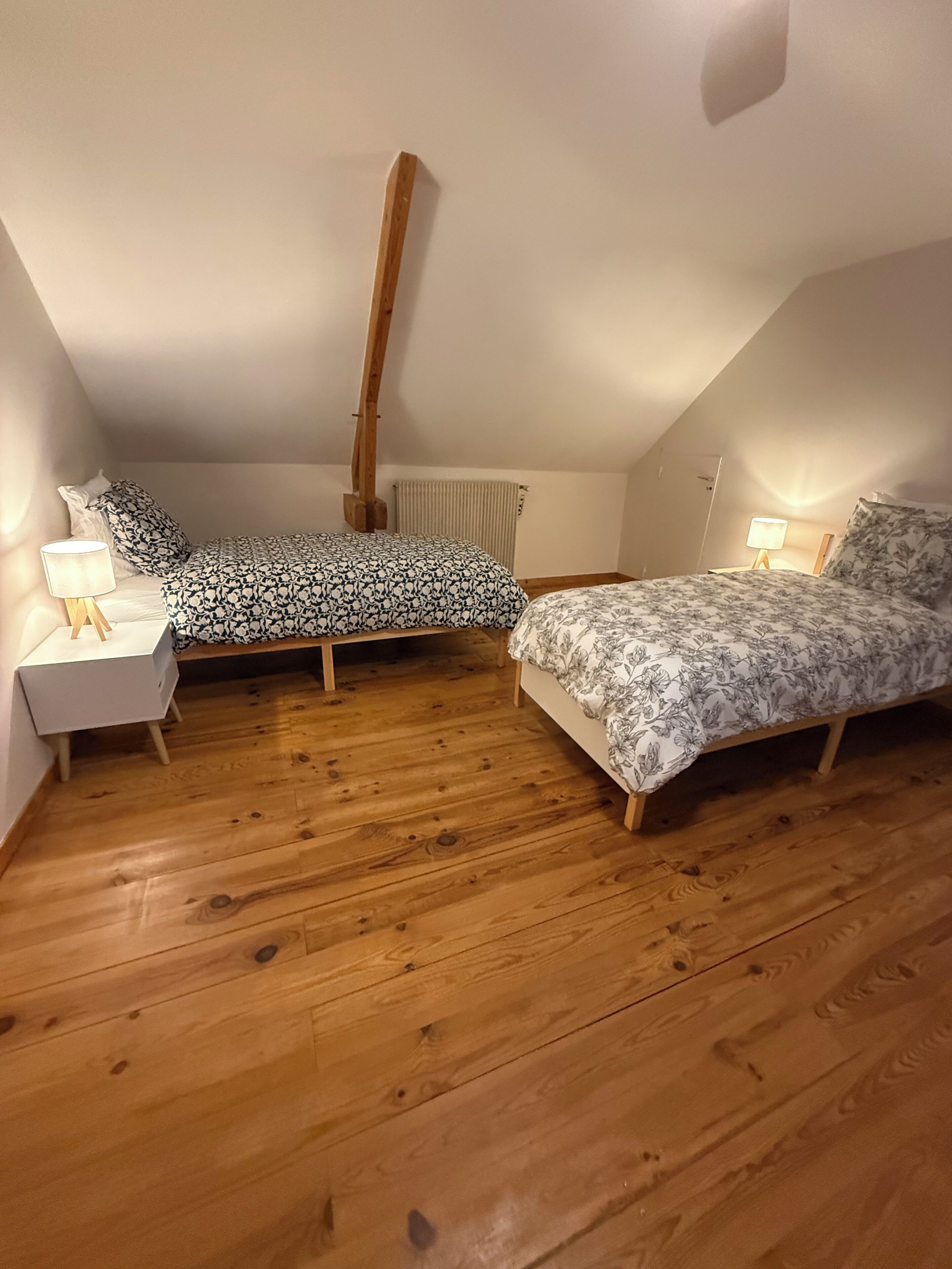 2 chambres, fer et planche à repasser, Wi-Fi, draps fournis
