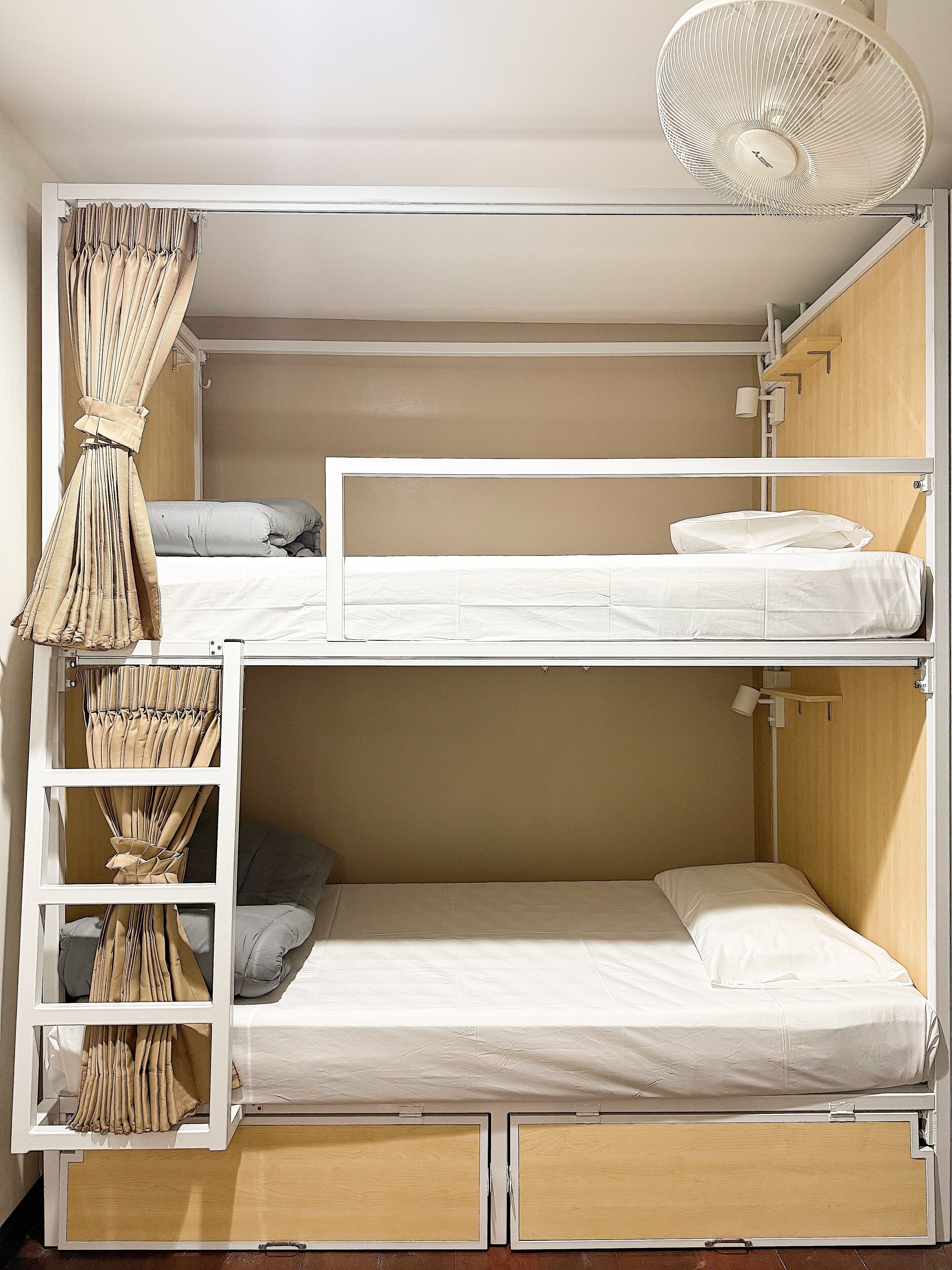 WiFi (free), bed sheets