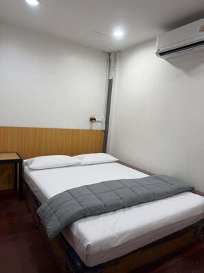Basic Double Room - Via Si Phraya (Bangkok)