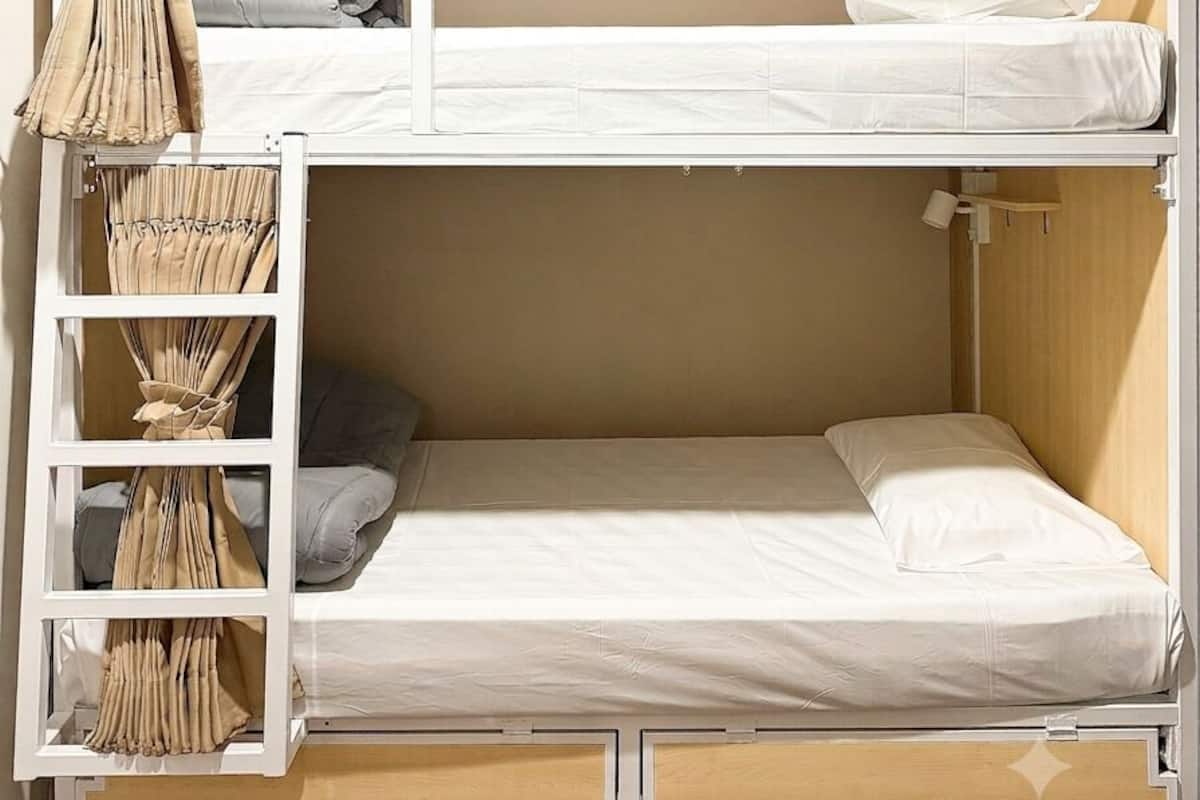 Basic Shared Dormitory (Lower bunk) Men only | Wifi gratis y ropa de cama