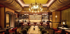 Bar (trong khuôn viên)