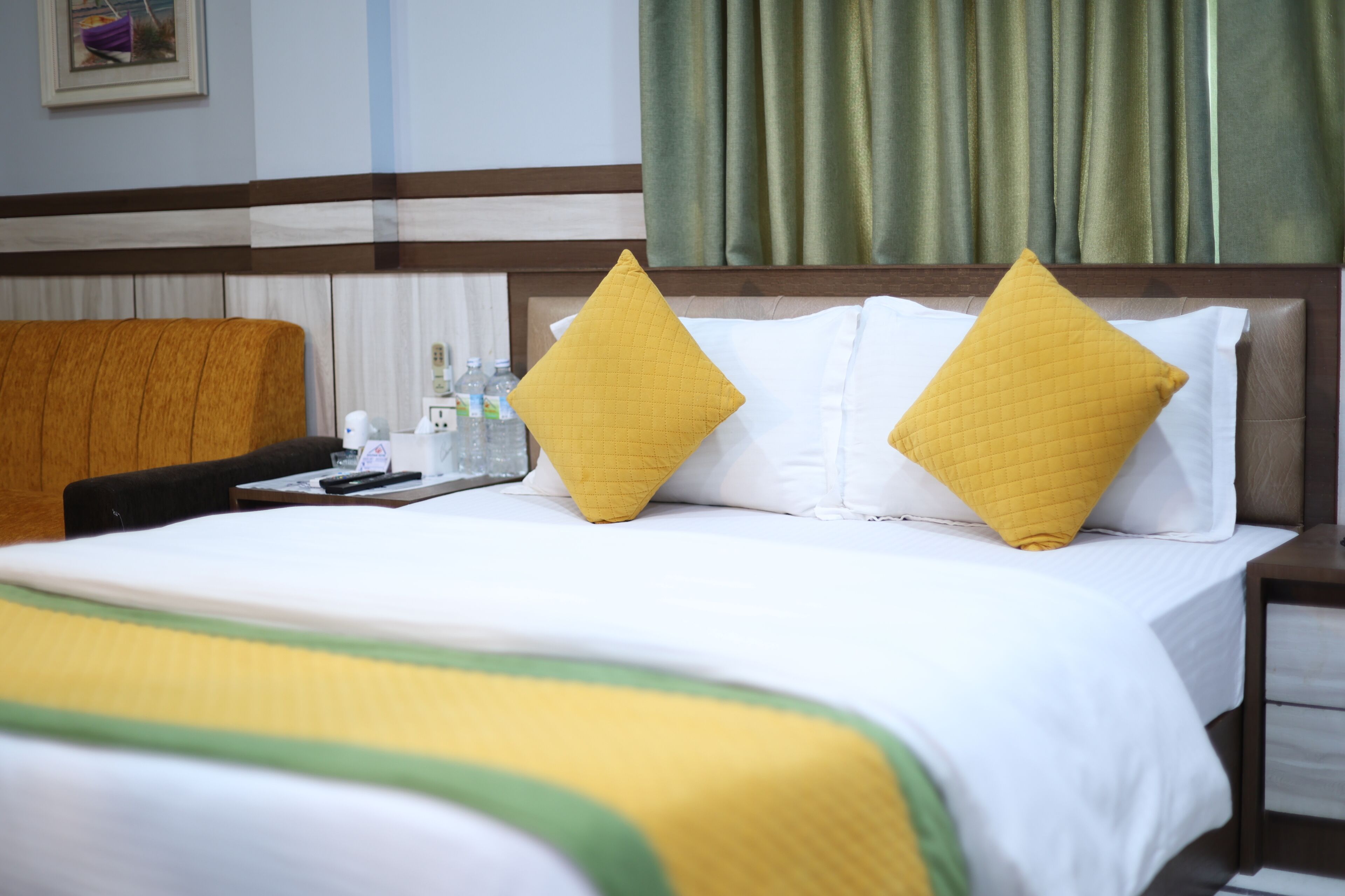 Deluxe Room | Blackout drapes, soundproofing, iron/ironing board, WiFi (free)