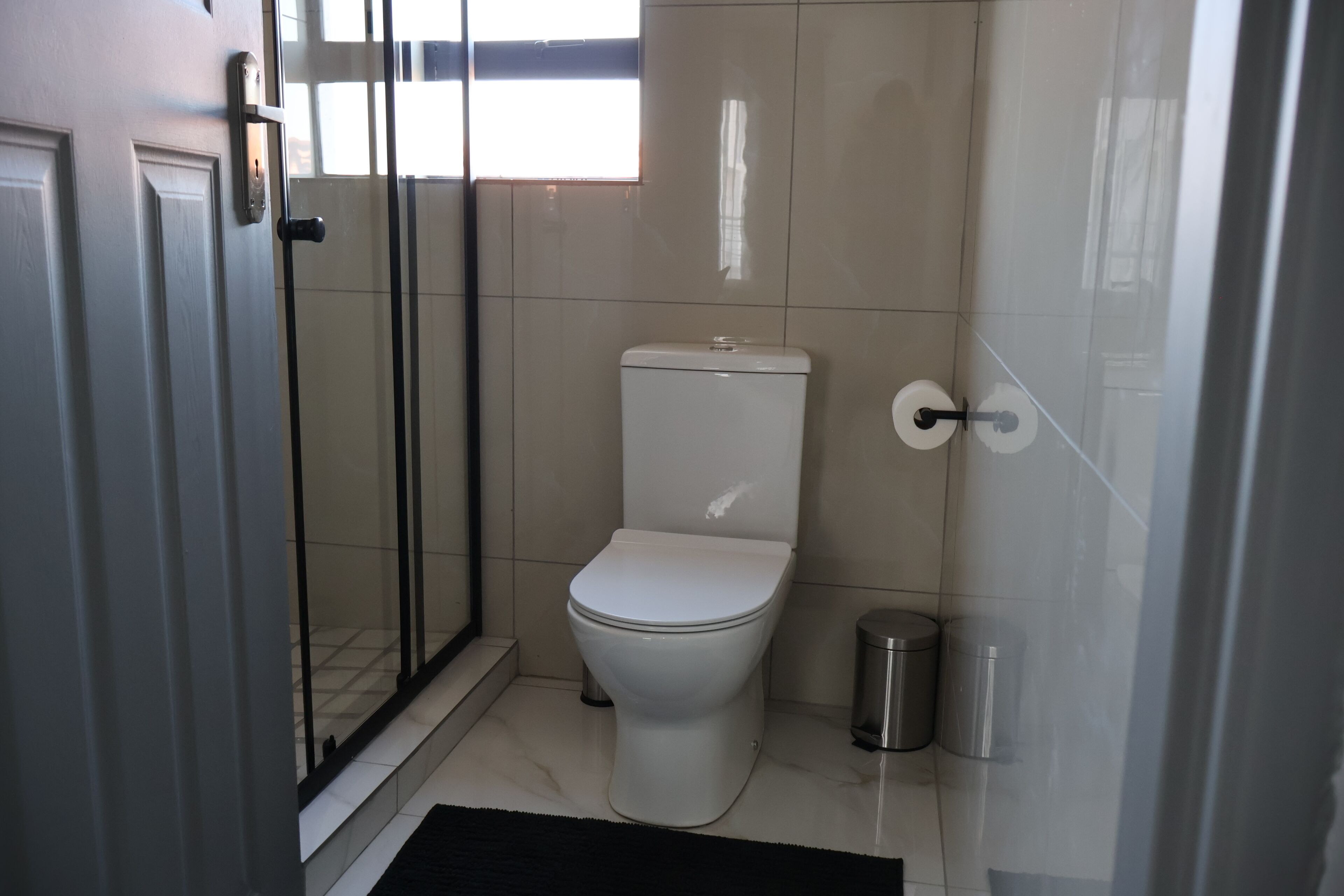 Apartamento Deluxe, balcón, vistas a la montaña | Baño | Ducha, toallas, jabón y champú