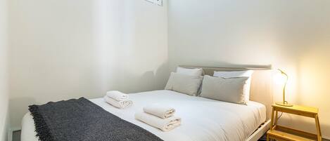 3 bedrooms, iron/ironing board, Internet, bed sheets