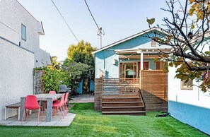 Outdoor dining - Modern Family Venice Beach Home w movie screen (Venice)