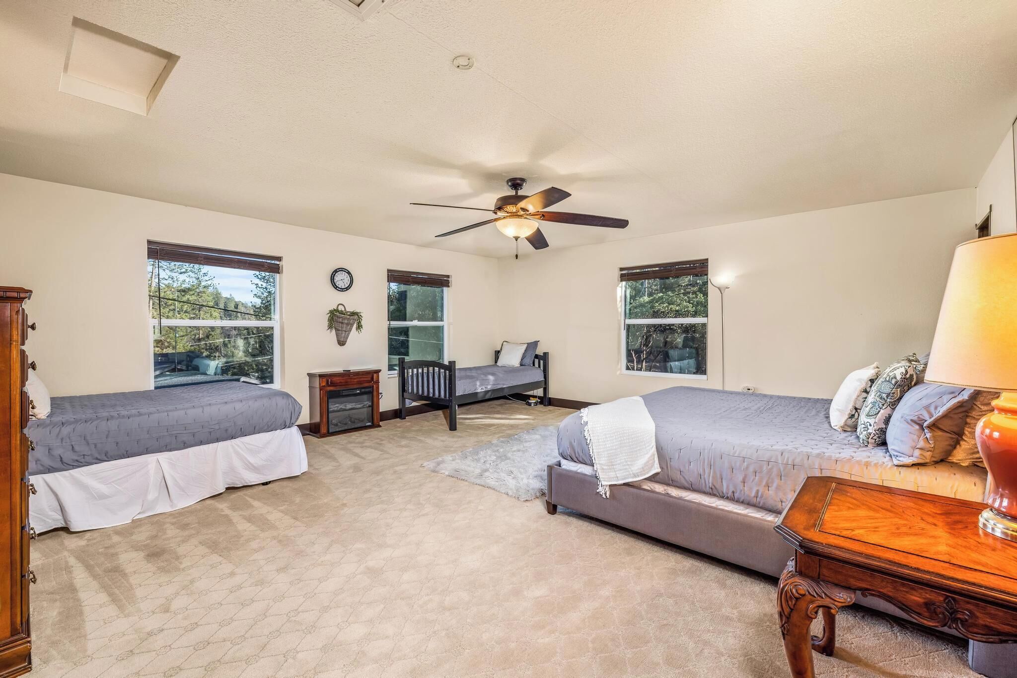 4 bedrooms, WiFi, bed sheets