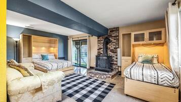 4 bedrooms, WiFi, bed sheets
