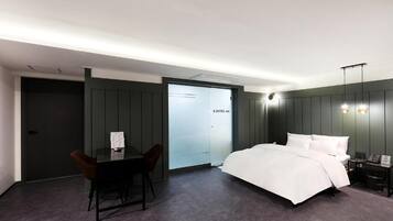 Suite | Down duvets, desk, laptop workspace, soundproofing
