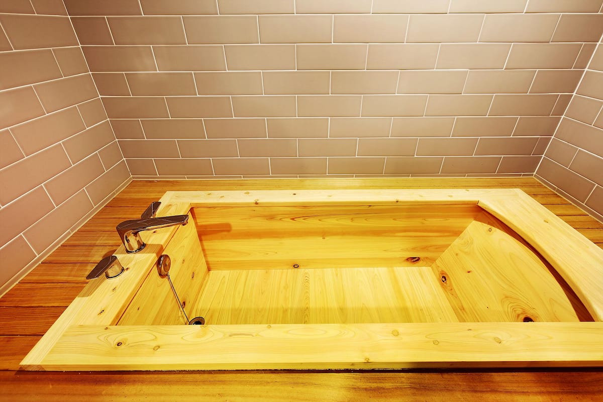 Suite | Bathroom | Separate tub and shower, free toiletries, hair dryer, slippers