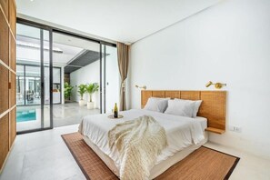 Deluxe Villa, Pool View | Peti besi dalam bilik, meja, Wi-fi percuma 