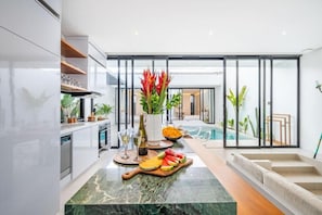 Villa Deluxe, vista a la alberca | Interior