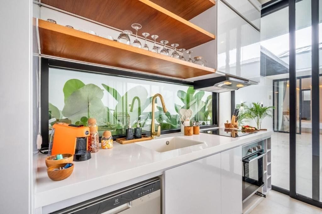 Full-sized fridge, stovetop, cookware/dishes/utensils
