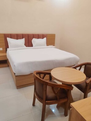 Desk, free WiFi - The Bodhi (Barsana)