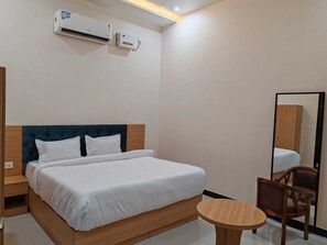 Desk, free WiFi - The Bodhi (Barsana)