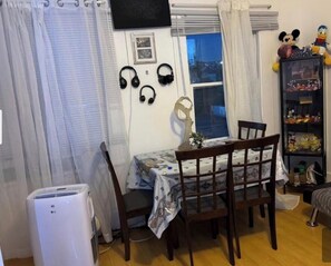 Dining - Perfect 1-bedroom apartment with AC in delightful Los Angeles (Los Angeles)