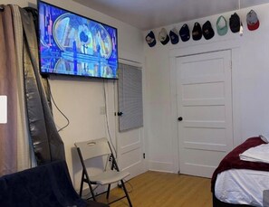Room - Perfect 1-bedroom apartment with AC in delightful Los Angeles (Los Angeles)