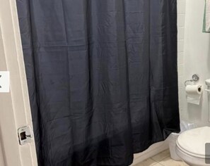 Bathroom - Perfect 1-bedroom apartment with AC in delightful Los Angeles (Los Angeles)