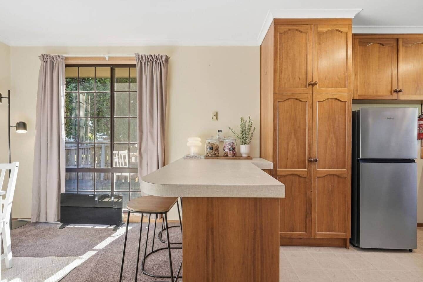 Prepare fresh local seafood in this modern holiday kitchen.