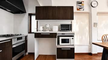 Family Villa, Balcony, Partial Ocean View | Private kitchen