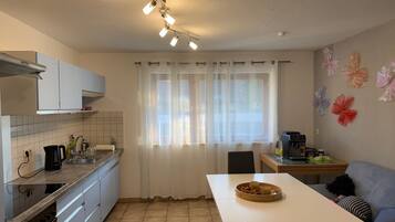 Coffee/tea maker, fridge, microwave, oven