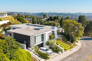 Exterior - Luxury Glendale Hillside Retreat w/ Views, Spa & BBQ (Glendale)