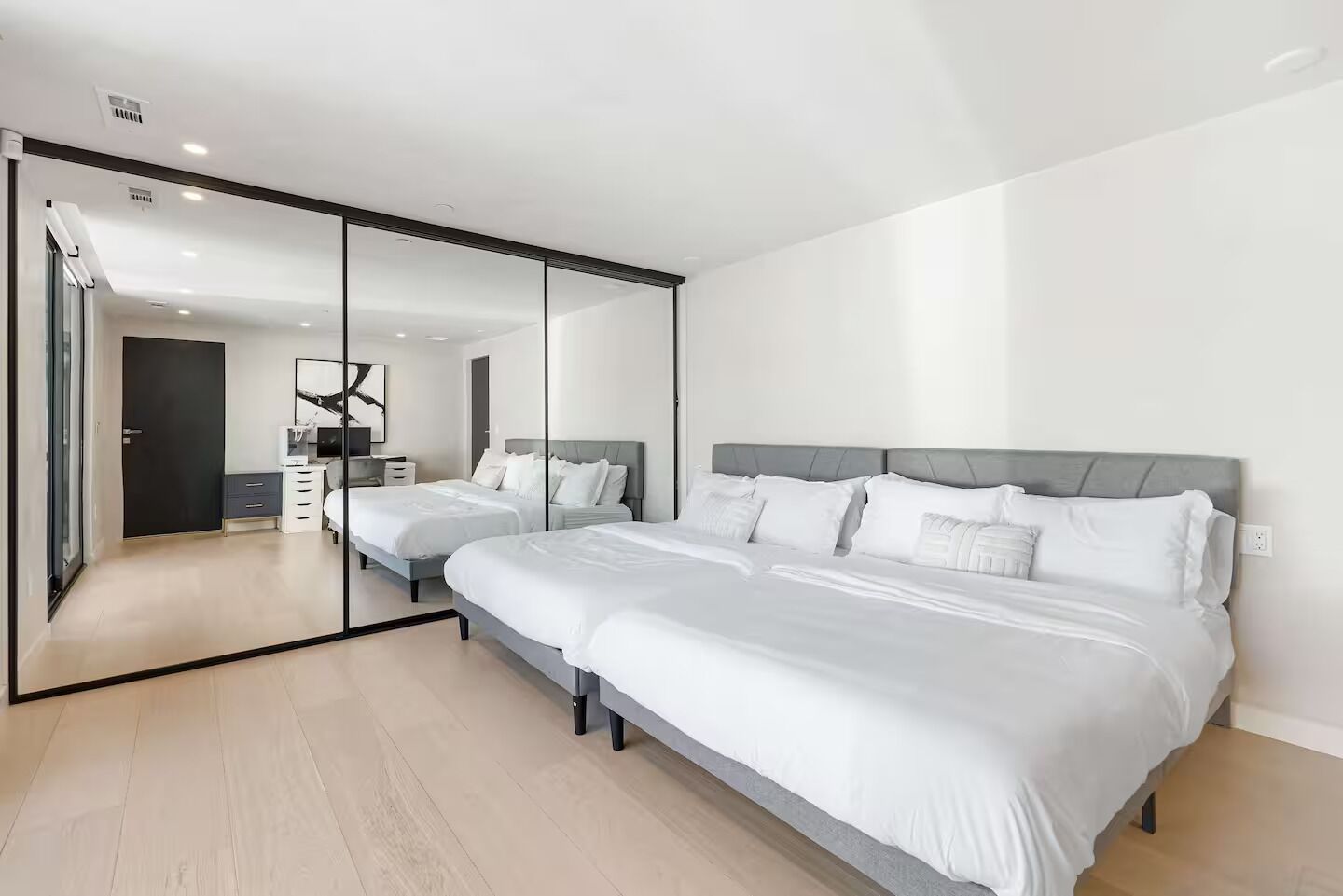 3 Schlafzimmer, Schreibtisch, Bügeleisen/Bügelbrett, kostenloses WLAN