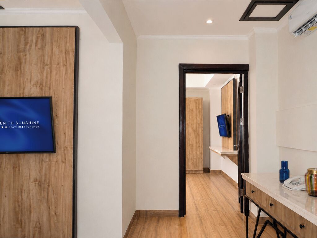 Superior King Living Room | Ruang tamu | 42 inci televisyen LED dengan kabel 