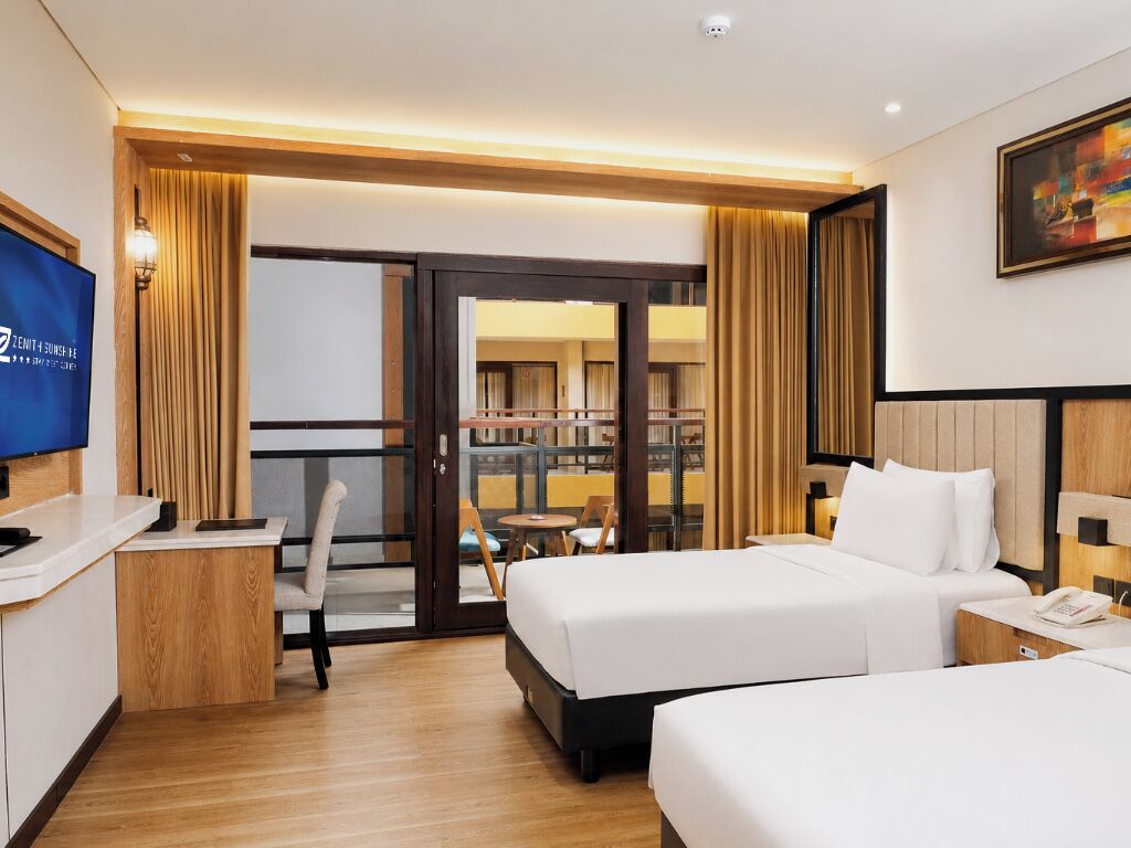 Superior Twin Balcony Bathub | In-room safe, desk, iron/ironing board (on request), WiFi (free)