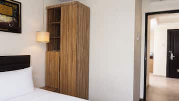 Pavilion 3 Bed Room | In-room safe, desk, iron/ironing board (on request), WiFi (free)