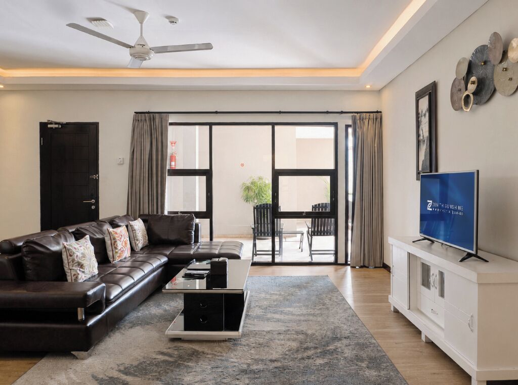 Pavilion 2 Bed Room Shower | Khu phòng khách | TV LED 42-inch có truyền hình cáp 