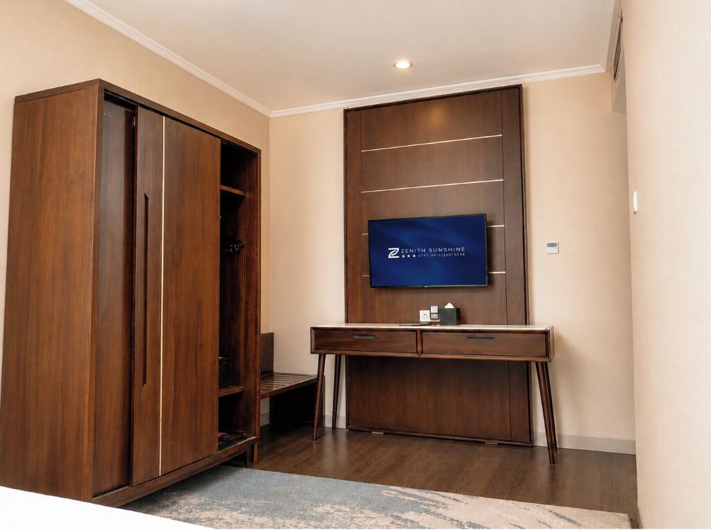 Standard With Living Room | Két bảo mật tại phòng, bàn, bàn ủi/dụng cụ ủi quần áo 