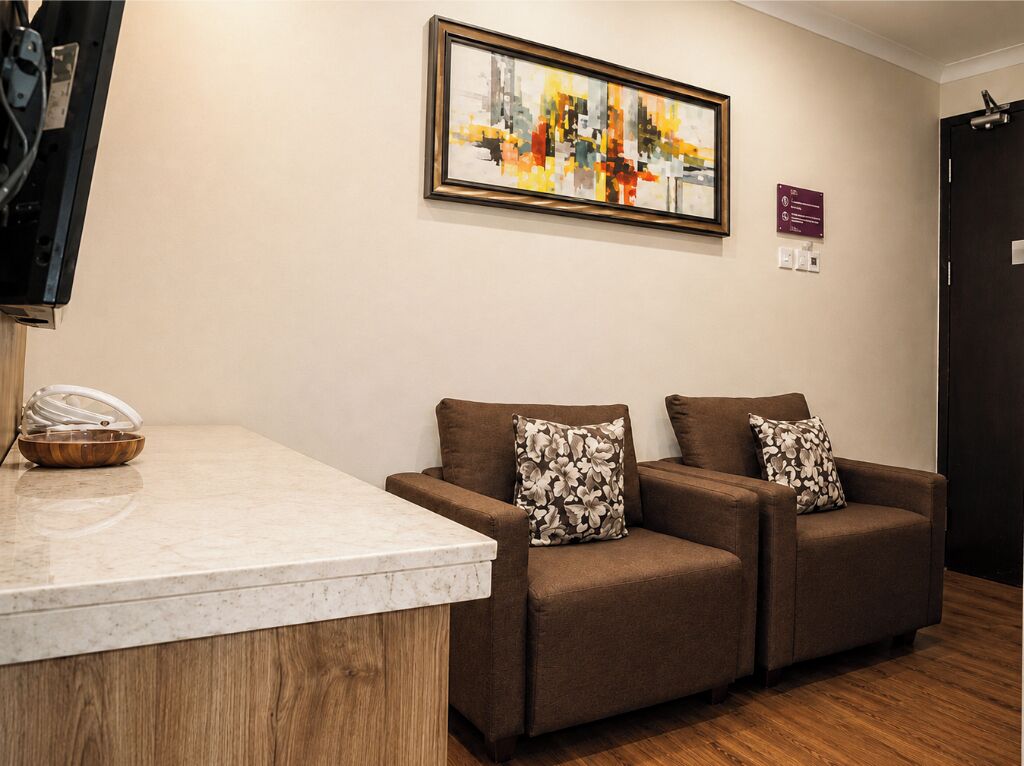 Pavilion Gracia 3 Bed Room | Ruang tamu | 42 inci televisyen LED dengan kabel 