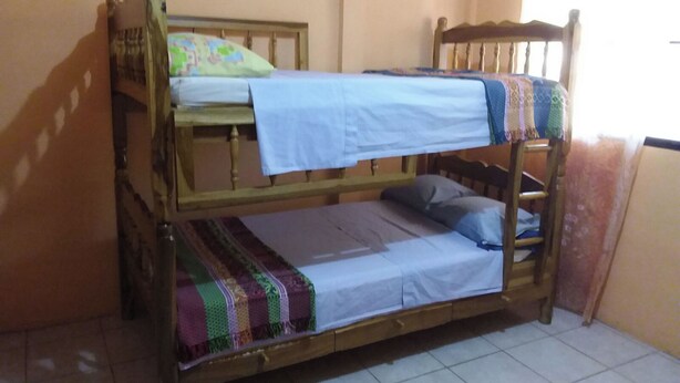 A bunk bed with a lower bunk and a mattress on the floor. - Room-el Zonte Tiki Surf, Ocean-view Po (Chiltiupan)