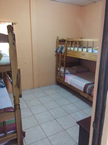 Room-el Zonte Tiki Surfer Beds Steps f