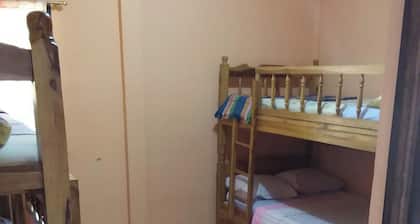 Room-el Zonte Tiki Surfer Beds Steps f