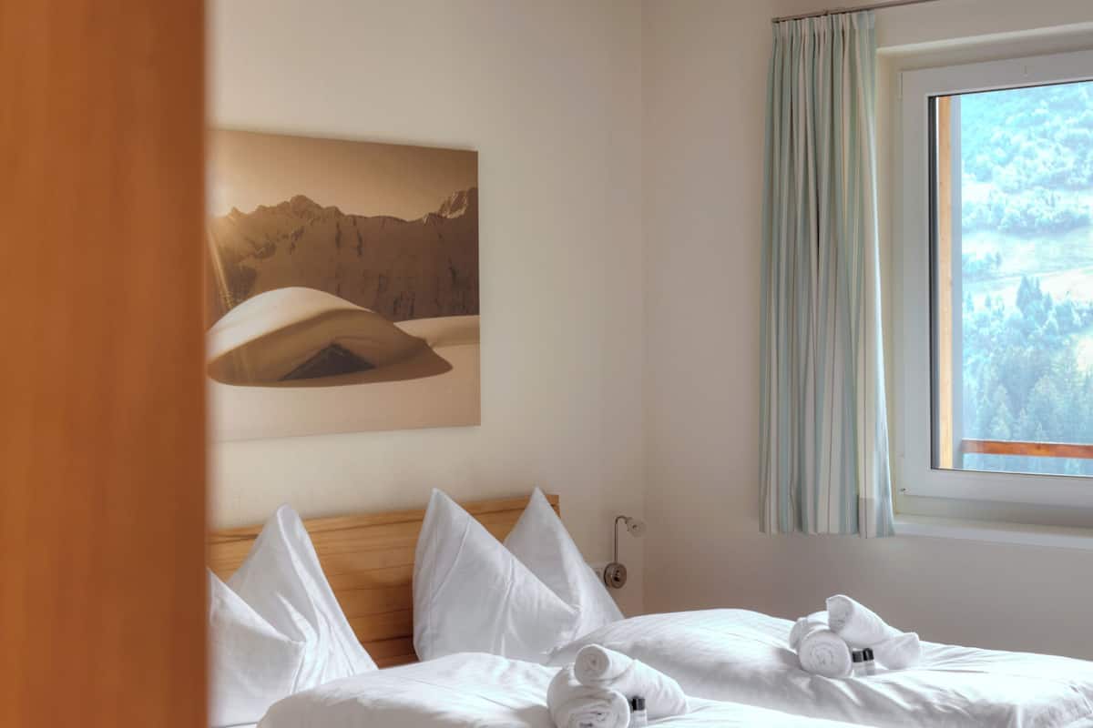 Condo | Soundproofing, iron/ironing board, WiFi (free)