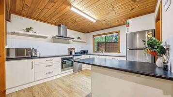 Coffee/tea maker, fridge, microwave, oven
