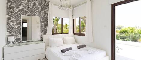 4 Schlafzimmer, Zimmersafe, Bügeleisen/Bügelbrett, kostenloses WLAN