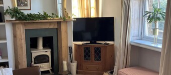 North Mill Cottage | Charming Cottage at Cowdray Park