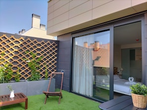 Suíte estúdio luxo, sacada, vista para a cidade | Terraço/pátio
