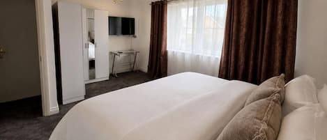 4 habitaciones, internet y ropa de cama