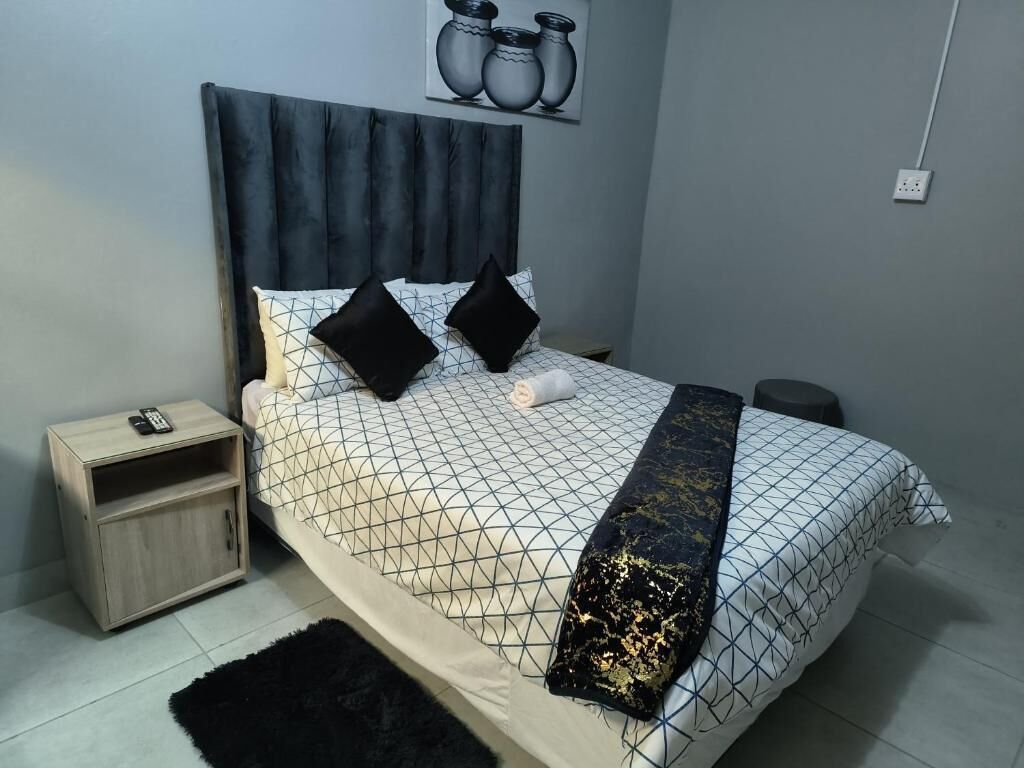 2 bedrooms, bed sheets