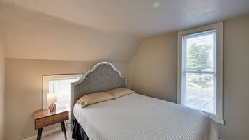 4 bedrooms, iron/ironing board, travel crib, internet