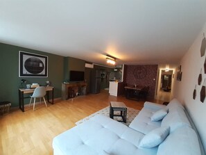 Living area - Le Pinaud - One-Bedroom Apartment in Downtown Epinal (Épinal)