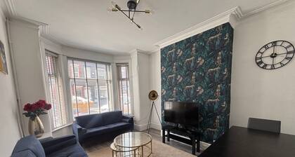 House Sleeps 10 With Parking