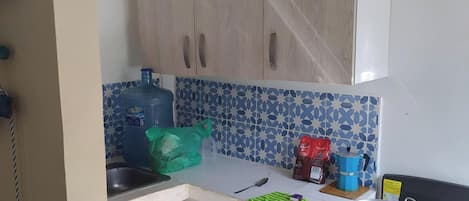 Fridge, stovetop