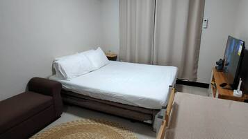 1 bedroom, internet, bed sheets