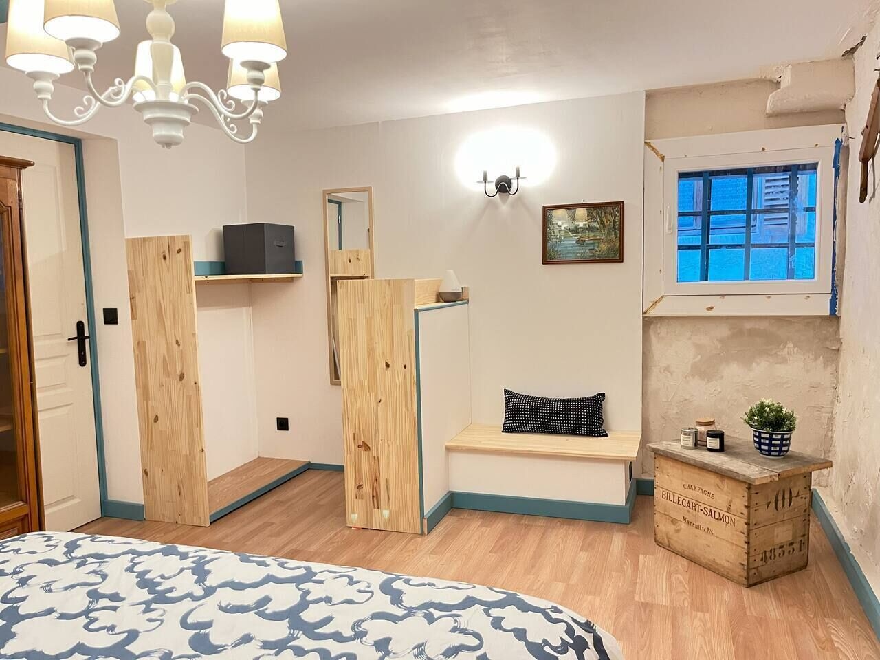 6 bedrooms, desk, iron/ironing board, travel crib