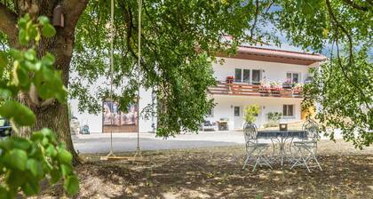 Apartment on Equestrian Estate with Shared Terrace, Garden, and Wi-Fi
