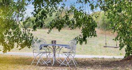 Apartment on Equestrian Estate with Shared Terrace, Garden, and Wi-Fi